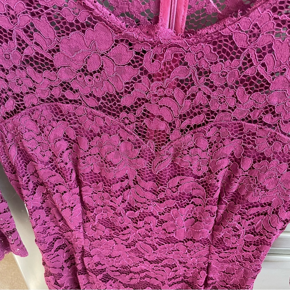 Lace Miusol Dress - Picture 3 of 4